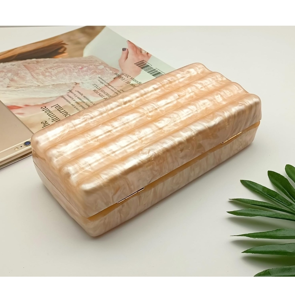 Elegant Cream Clutch - Picture 4 of 6
